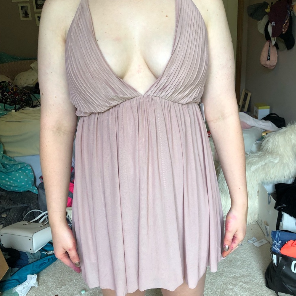 🆕🔥NWT open back Blush Dress